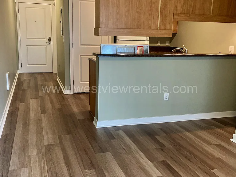 200 E Maple St — Photo 350