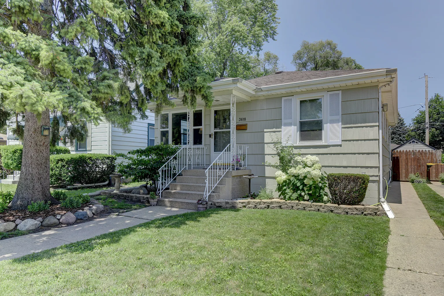 3618 177th Pl photo 1