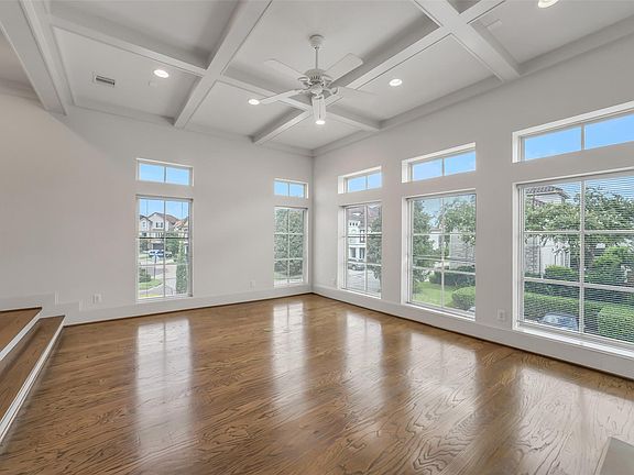 4th image of 15943 Morgan St