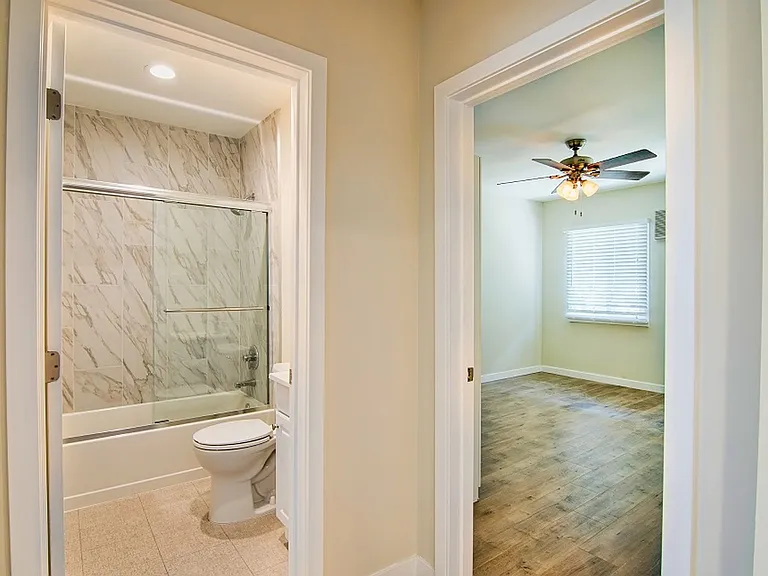 1321 W 36th St #1 — Photo 3
