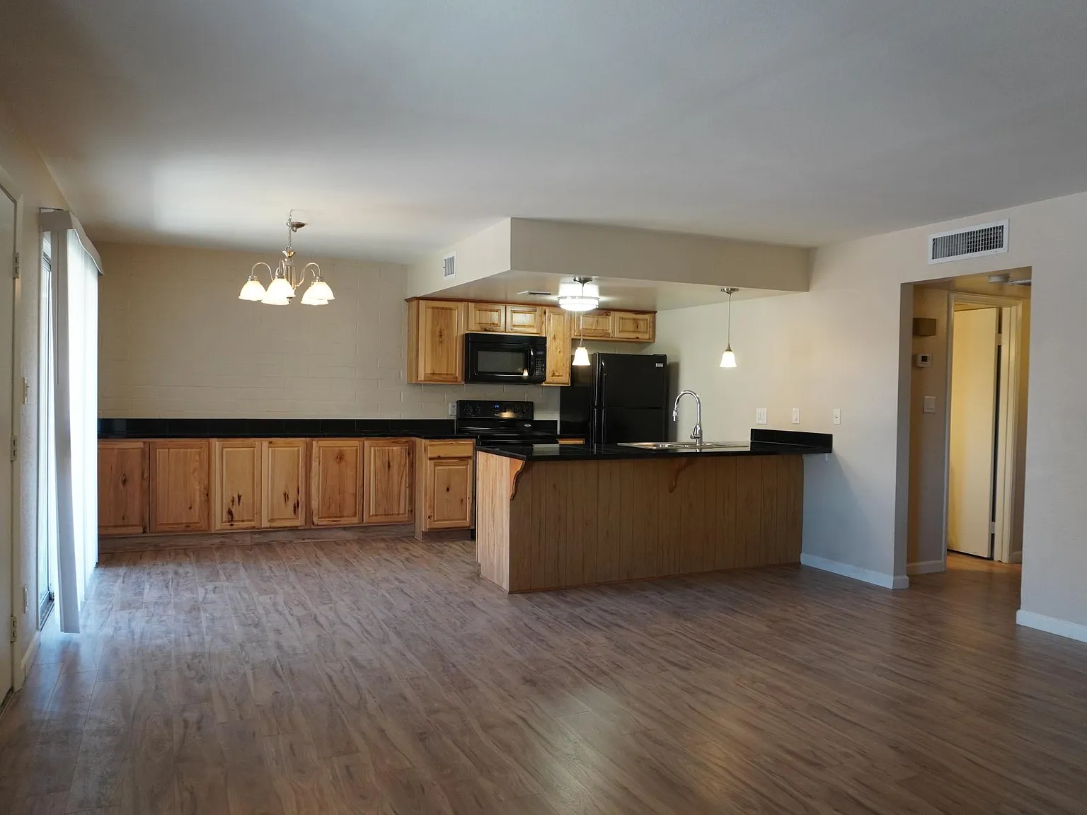 1137 N Granite Reef Rd — Photo 2
