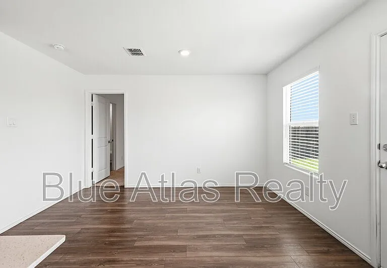 510 Olmstead Dr — Photo 7