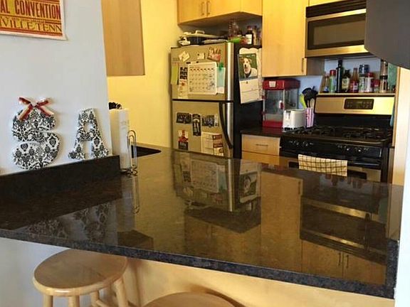 5th image of 210 N 17th St Unit 1006