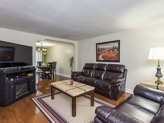 2nd image of 6356 Glenloch St