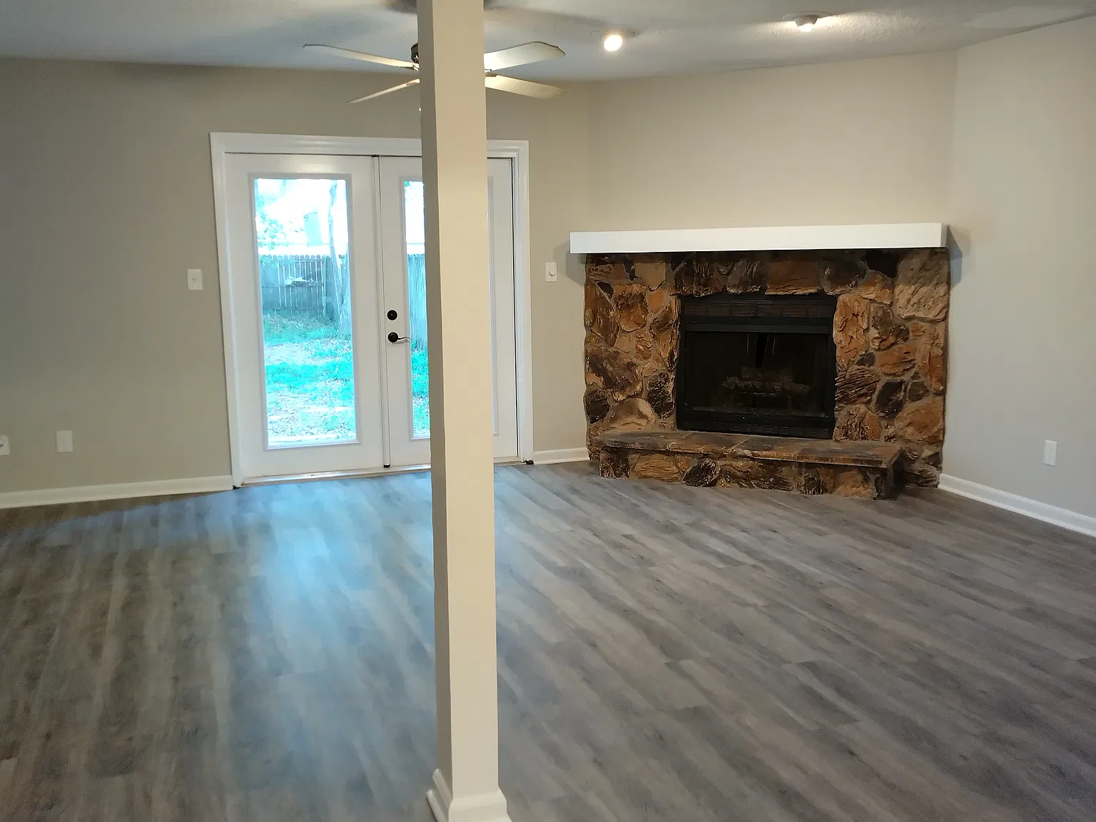 2 bed, 1.5 bath, 1320 sqft, $1,895 — Photo 2