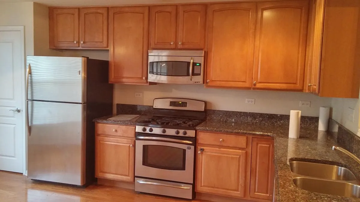 3 bed, 2.5 bath, 2100 sqft, $2,850 — Photo 2