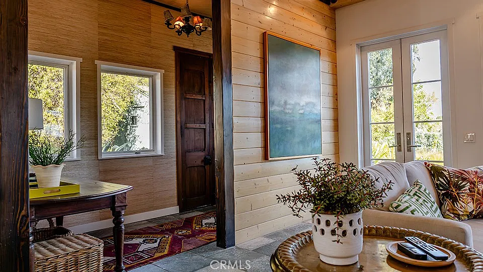 3 bed, 2000 sqft, $5,500 — Photo 2
