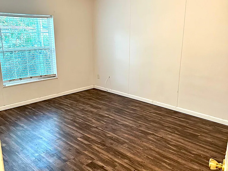 10549 Lone Star Rd — Photo 5
