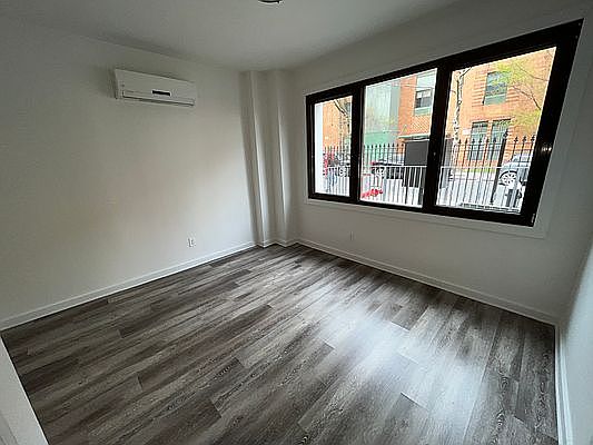 4th image of 26 Lawton St #1L