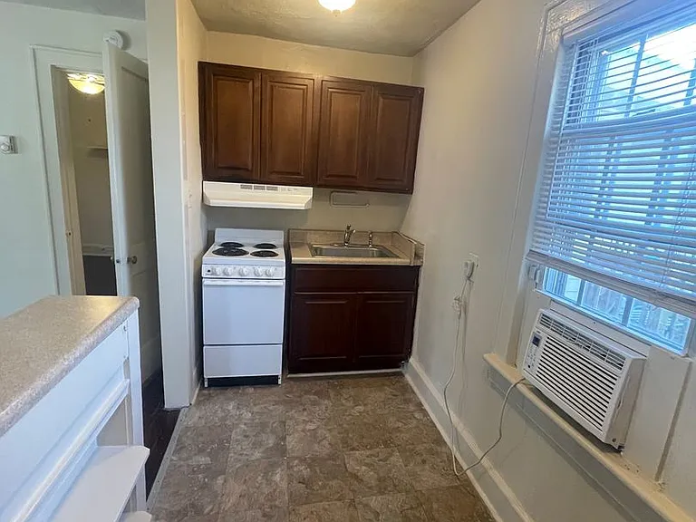 126B Suffolk Ave — Photo 9
