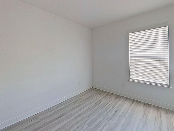 4th image of 45 Sparrow Ave