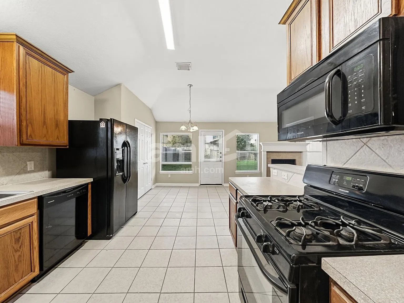 4 bed, 2.0 bath, 1845 sqft, $1,875 — Photo 4