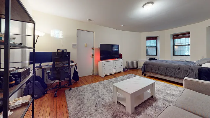 Rented by Bond New York | media 4