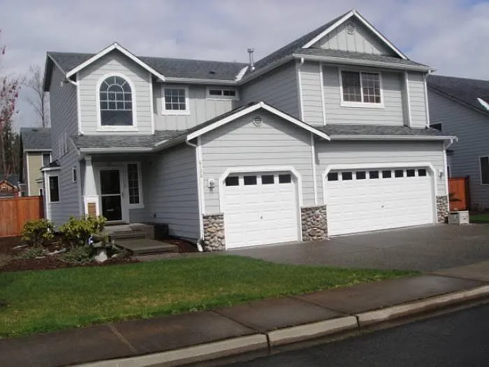 5 bed, 2600 sqft, $800 — Photo 1