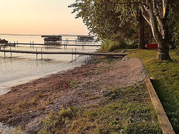 1466 Wahbee Ave, Indian River, MI 49749