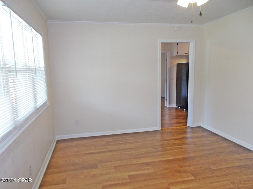 1st image of 20936 NE Cedar St