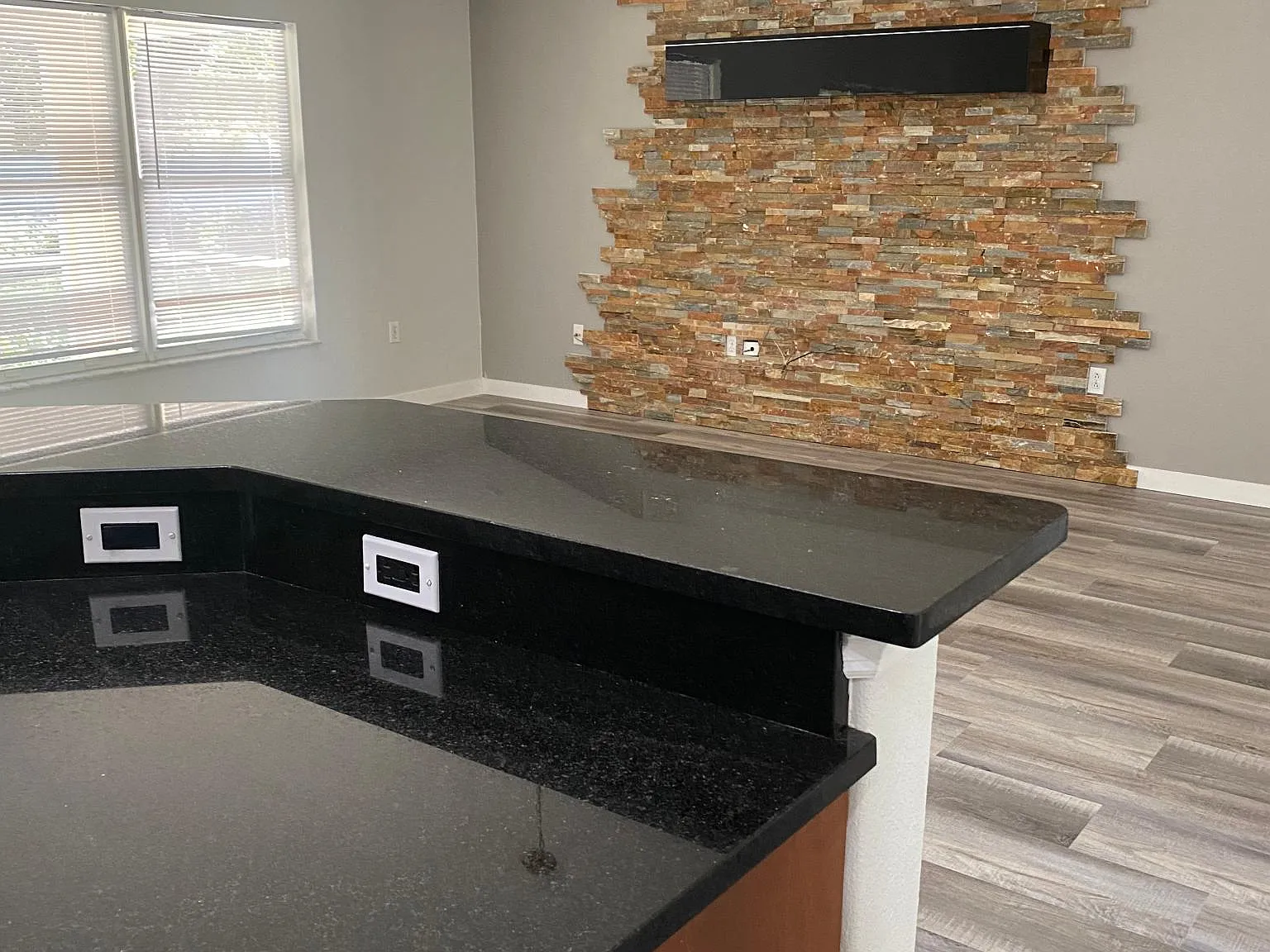 17 Rockne Ln — Photo 3
