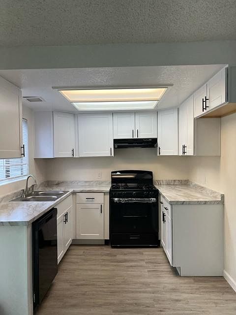 1st image of 2226 Canyon Dr #B