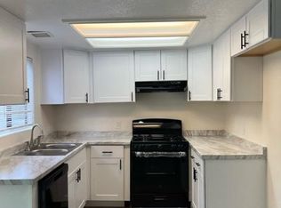 2226 Canyon Dr #B, Costa Mesa, CA 92627