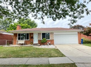 31171 Fairfield Dr, Warren, MI 48088