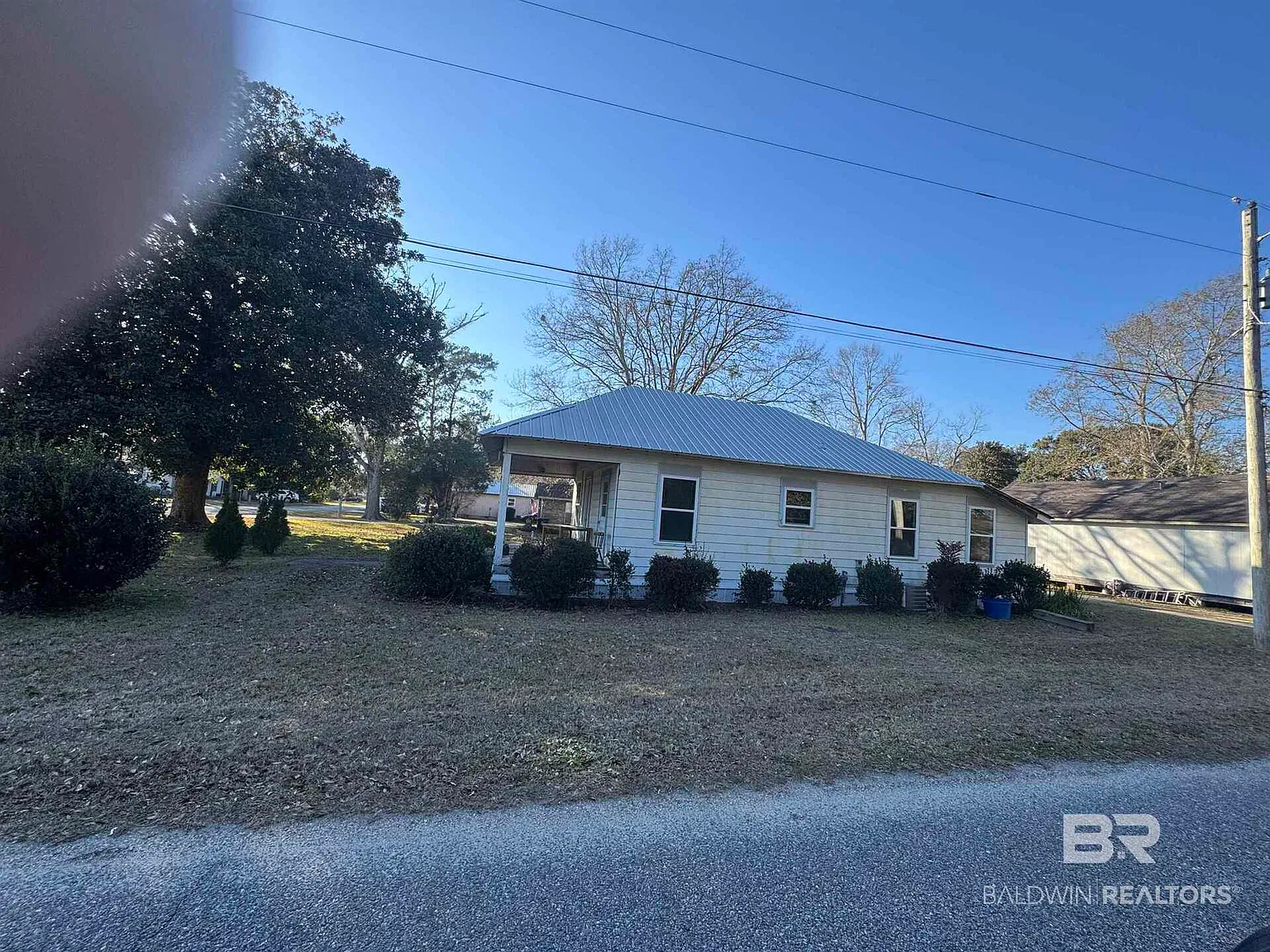 1 bed, 1.0 bath, 786 sqft, $1,050 — Photo 2