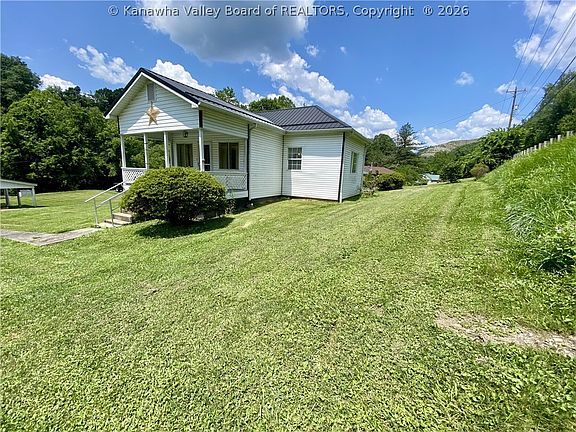 2nd image of 391 River Rd