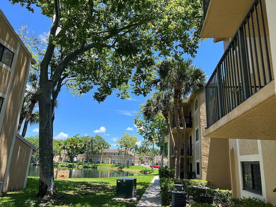 1st image of 9491 Palm Cir S APT 204
