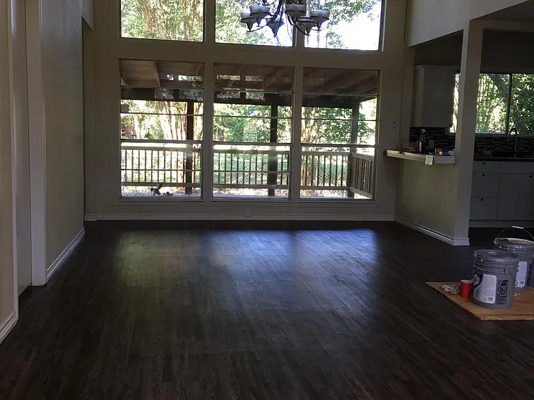 Large main room - high ceilings and lots of windows - Vinyl