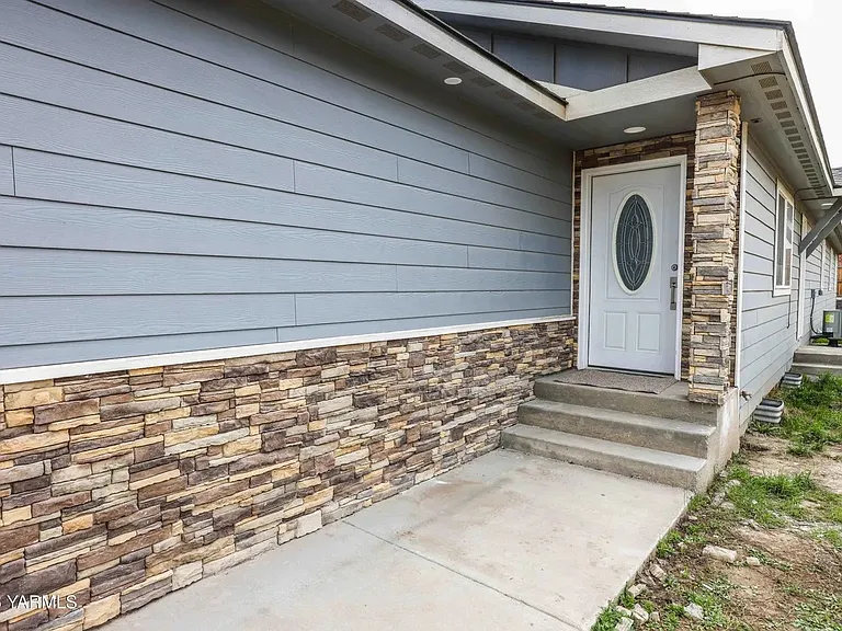 1900 W Mead Ave #2 — Photo 2