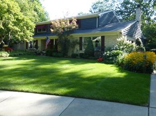 1020 Chapel Ct, Deerfield, IL 60015