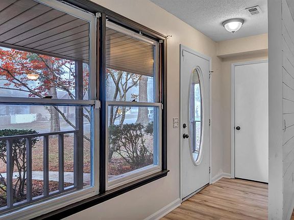 3rd image of 100 Oakland Dr