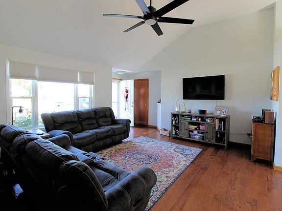 2nd image of 1676 Stefanie Ln