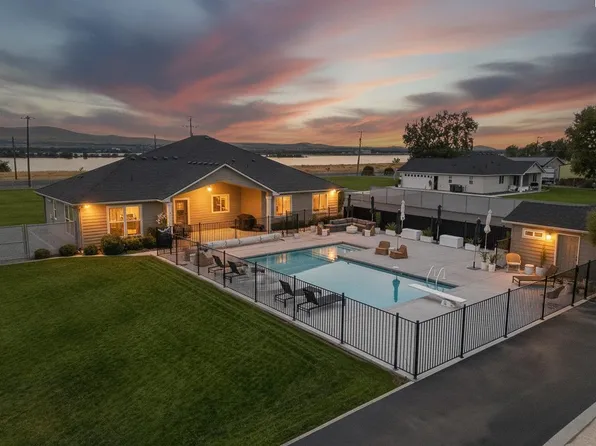 2477 Hanson Loop, Burbank, WA 99323