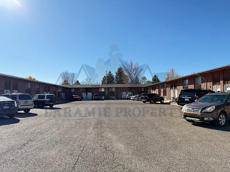 714 Downey St #17