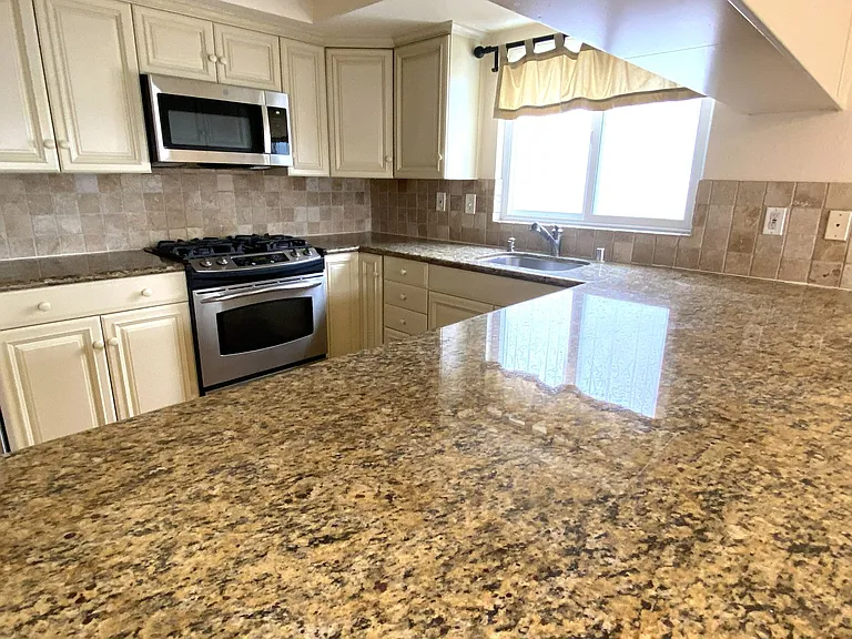 1525 Carver St — Photo 8