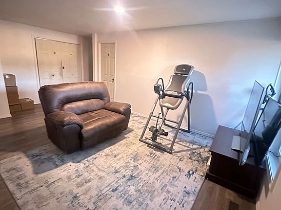 5th image of 4101 N Creswell Way Room 2