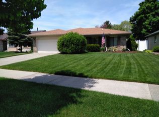 5577 Kebbe Dr, Sterling Heights, MI 48310