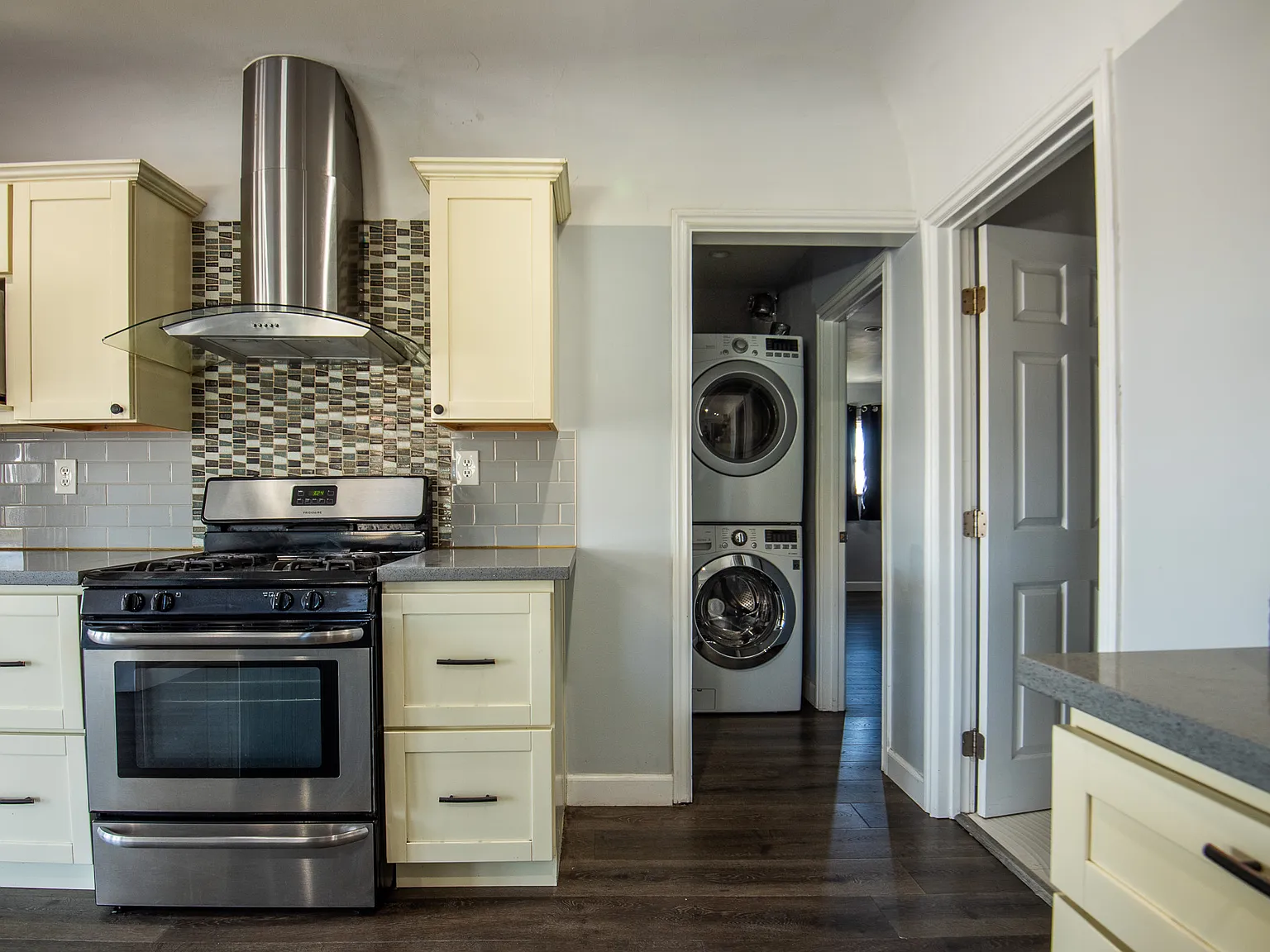 1063 N Hicks Avenue — Photo 4