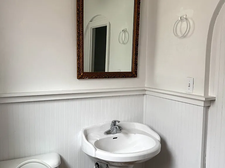 2117 Fairmont Blvd NE — Photo 7