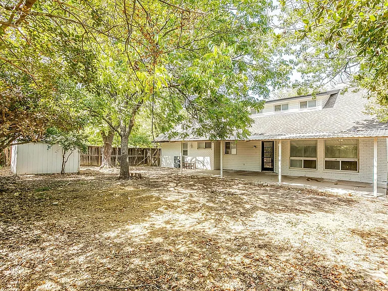 802 Sutton Ct — Photo 43