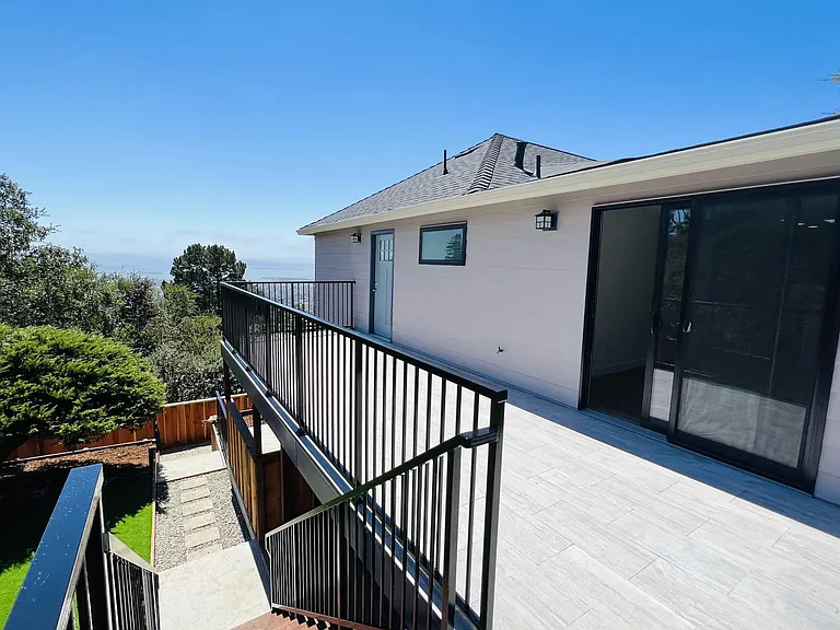2620 Marin Ave — Photo 24