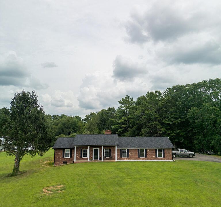 1st image of 834 Glade Creek Rd