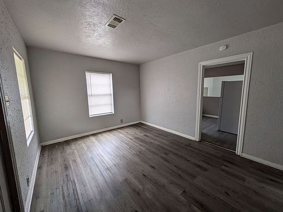 5th image of 3885 Park St