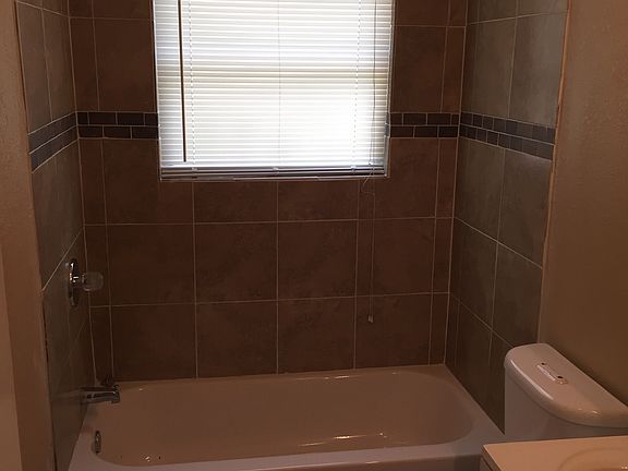5th image of 3815 Southport Dr