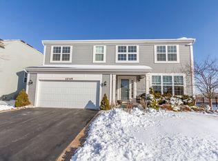 1049 Clearwater Dr, Hampshire, IL 60140