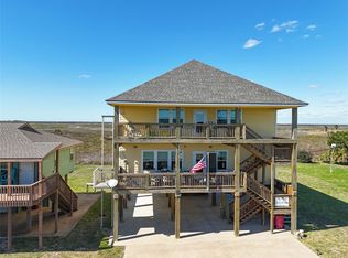 521 Beachfront Dr, Matagorda, TX 77457