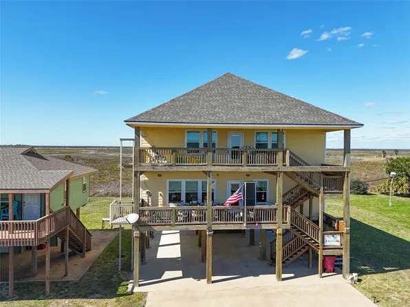 521 Beachfront Dr, Matagorda, TX 77457