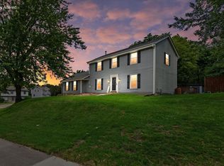 1028 S Imperial DRIVE, Hartland, WI 53029