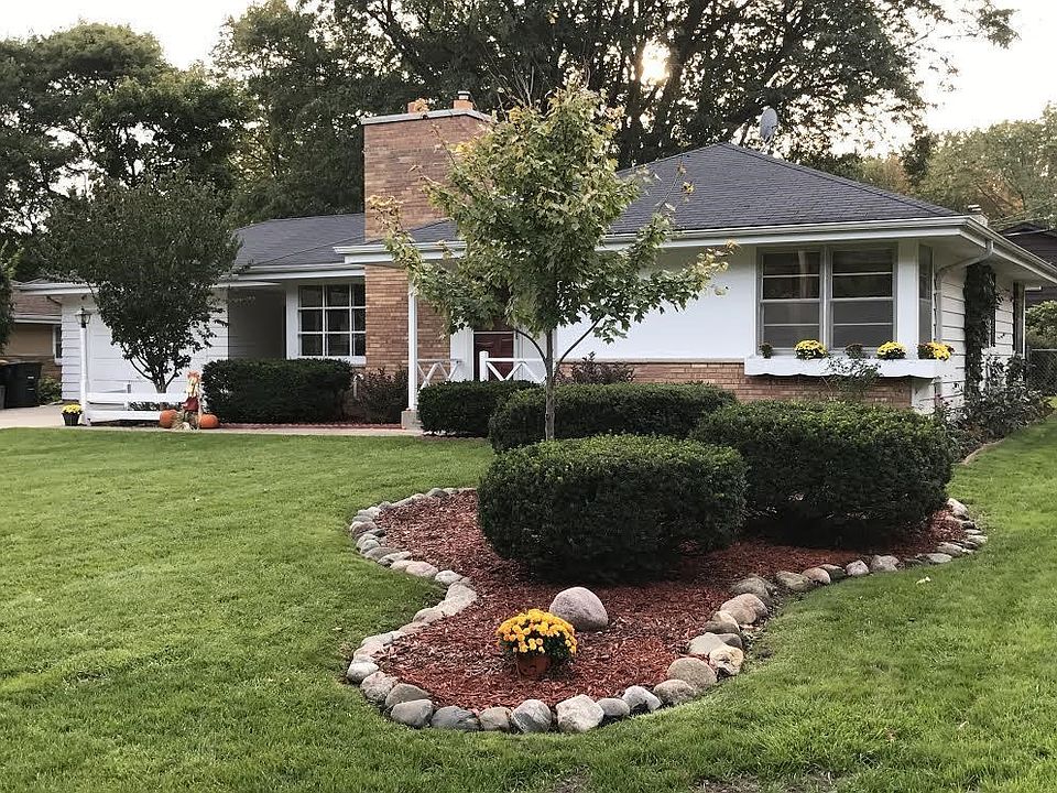 109th Exterior Main