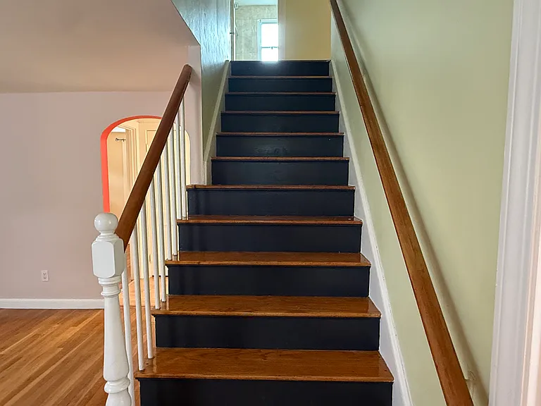 31 Falmouth Rd — Photo 2